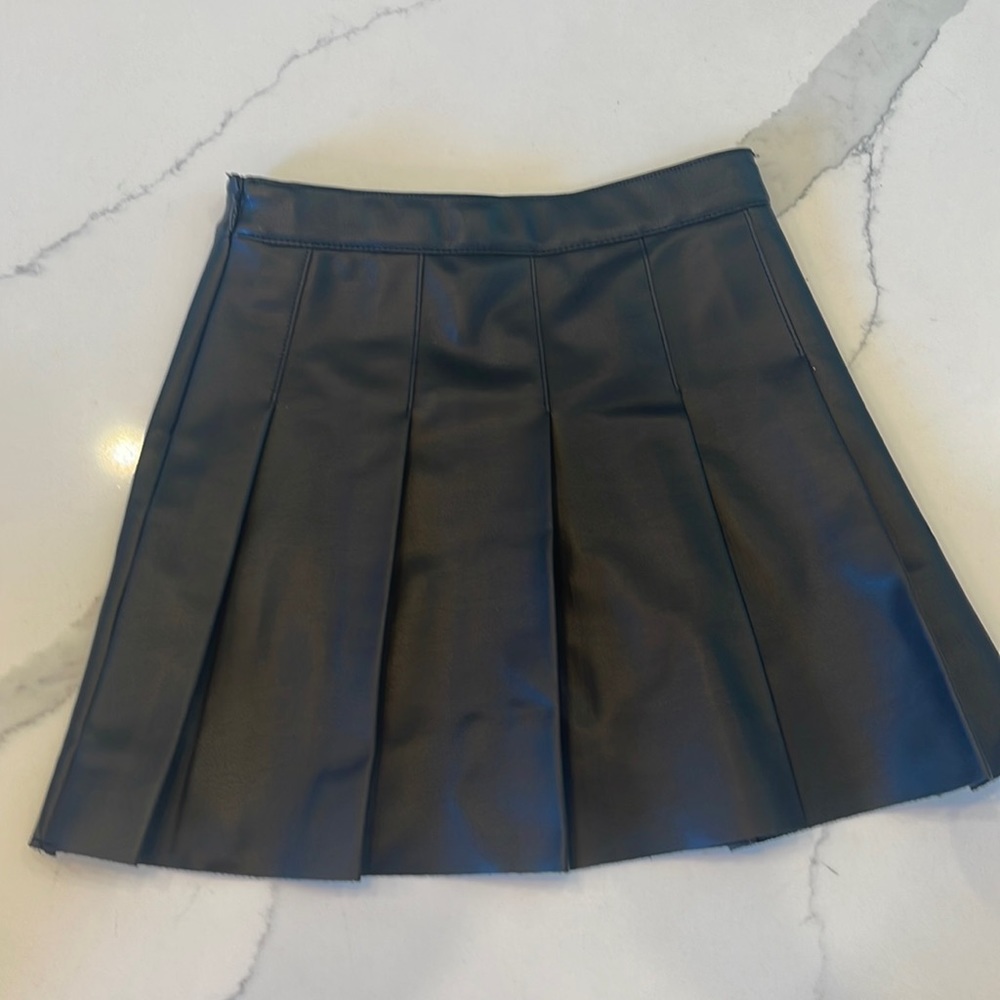 Zara black pleated pleather skirt Girls size 6 NWT!